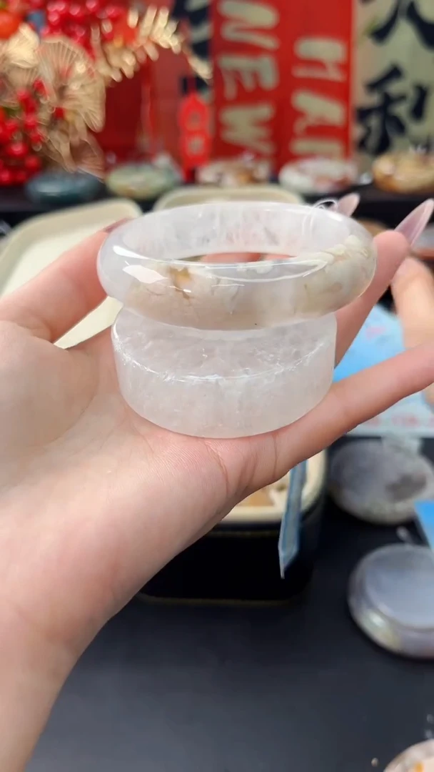 【闪购商品】石英质玉手镯未镶嵌赠送镯心（61圈口）