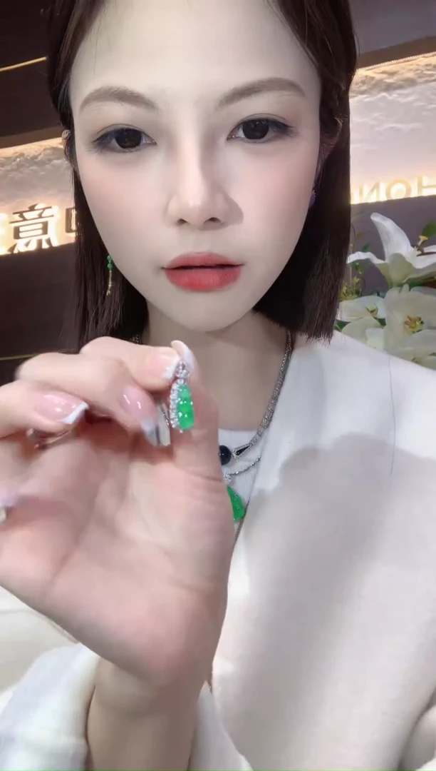 吊坠(不含链)18K金镶嵌翡翠A29