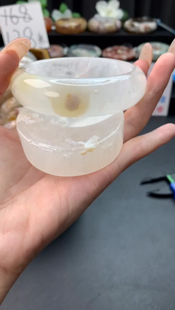 未镶嵌手镯石英质玉（60圈口）赠送镯心