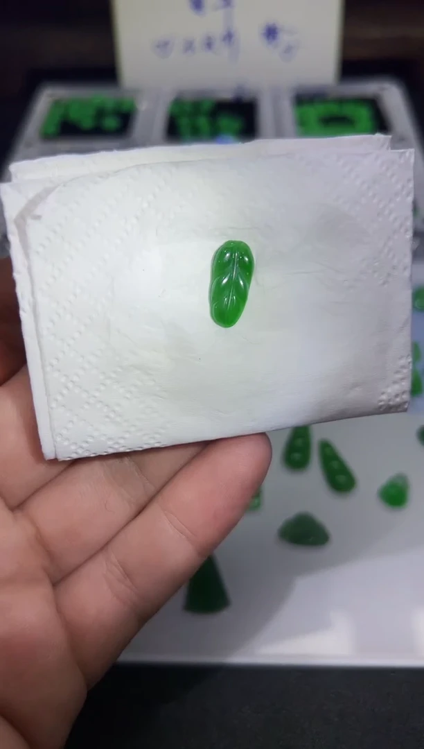 裸石翡翠天然缅甸A货翡翠一件