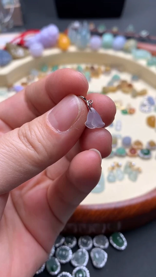 【闪购商品】翡翠颈饰银S925镶嵌翡翠花花