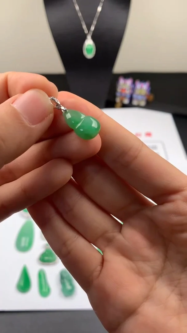 吊坠(不含链)未镶嵌翡翠天然缅甸A货翡翠葫芦吊坠