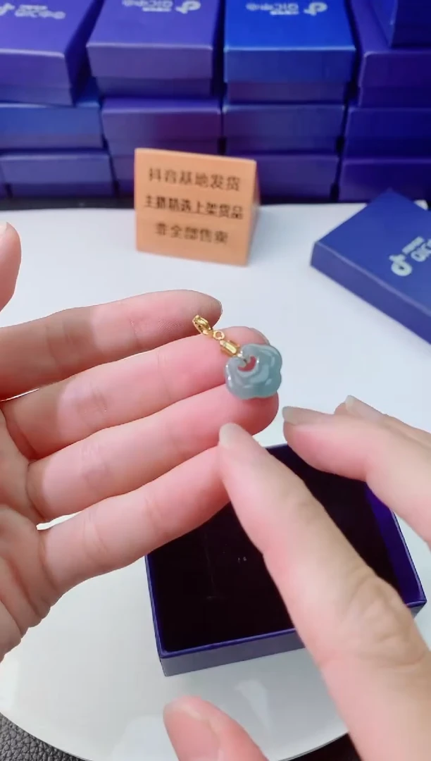翡翠未镶嵌颈饰1111111111