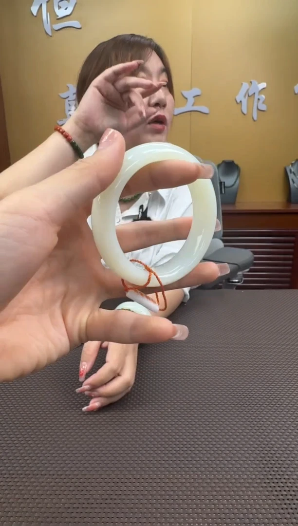 【闪购商品】和田玉手镯未镶嵌57