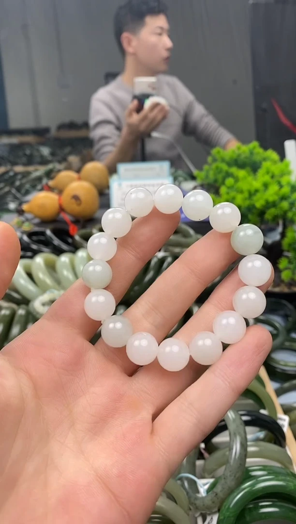 未镶嵌手镯透闪石质玉12mm