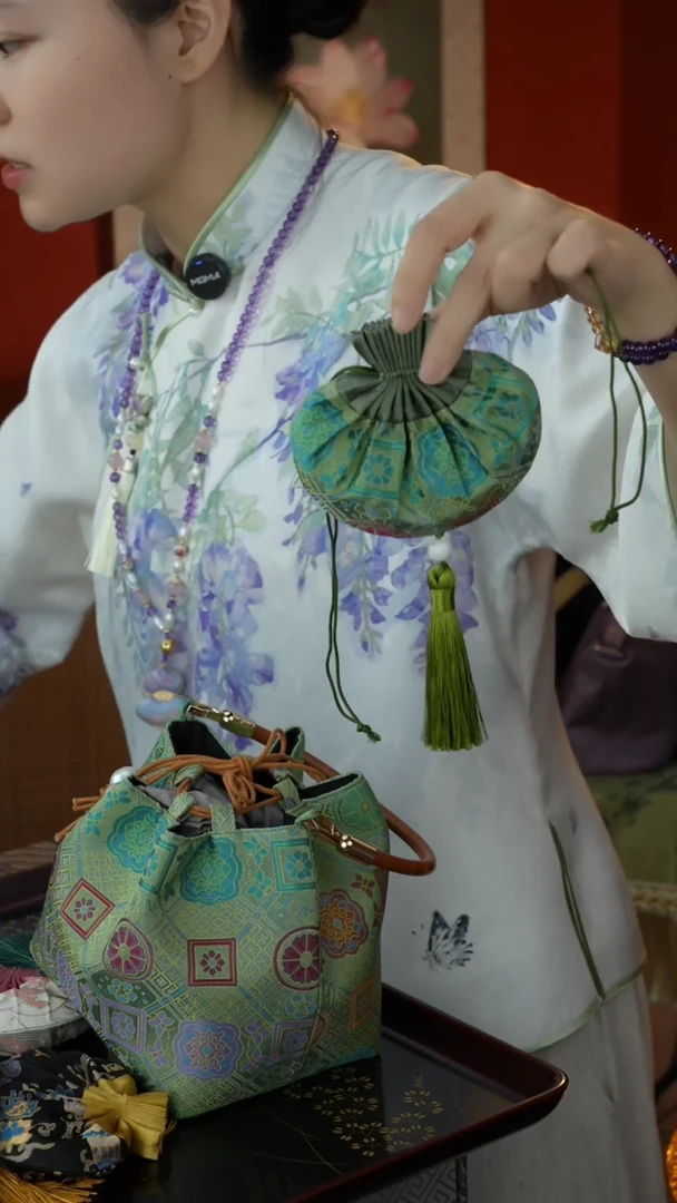 刺绣纯手工非遗国风饰品（花位随机介意勿拍）