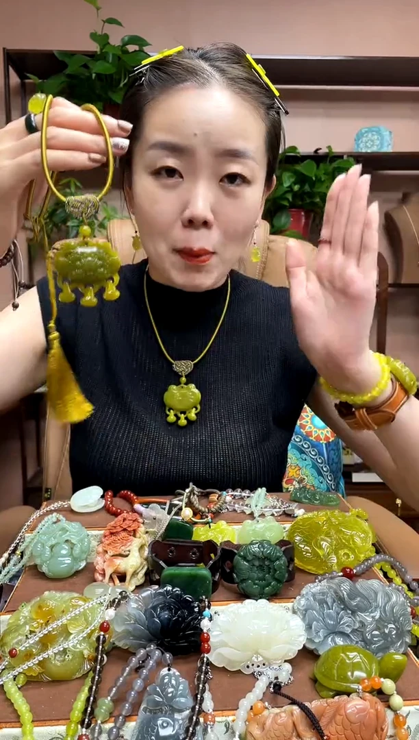 未镶嵌岫玉吊坠多样性发货发其中之一