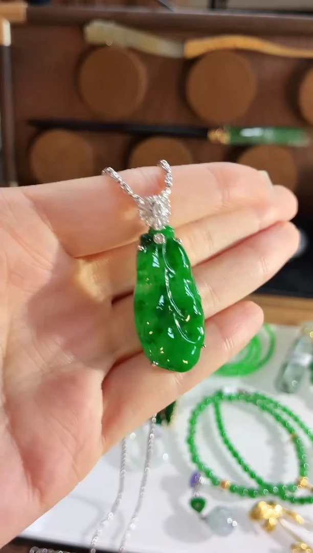 翡翠18K金镶嵌吊坠(不含链)吊坠