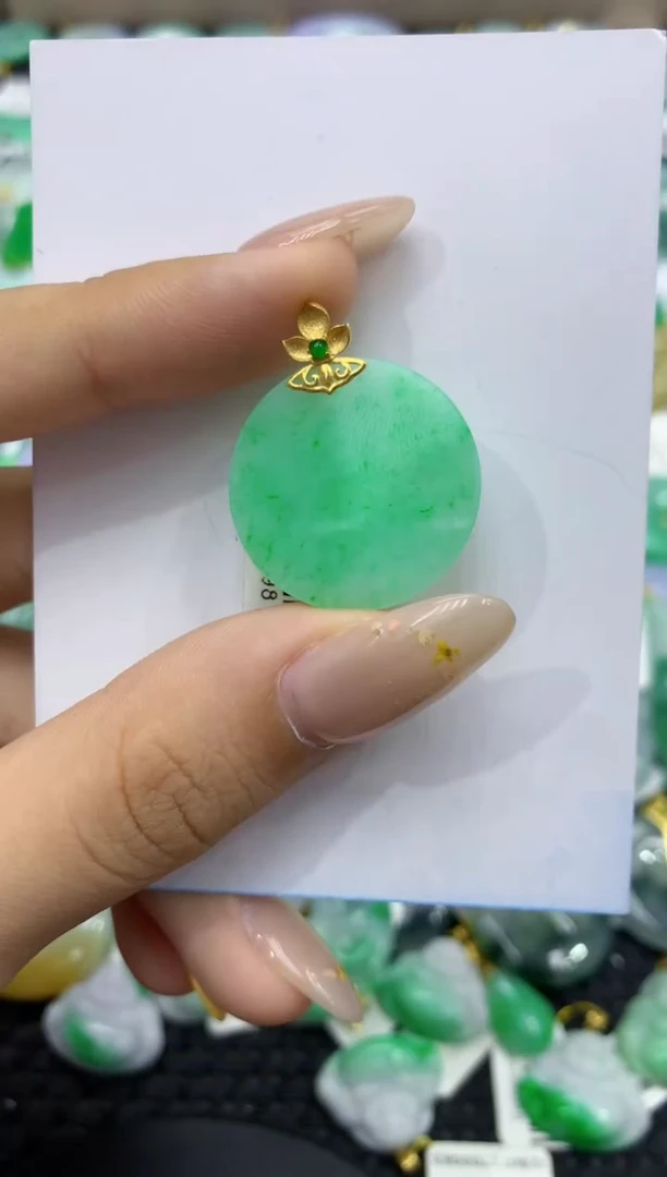 颈饰18K金镶嵌翡翠天然缅甸翡翠A货