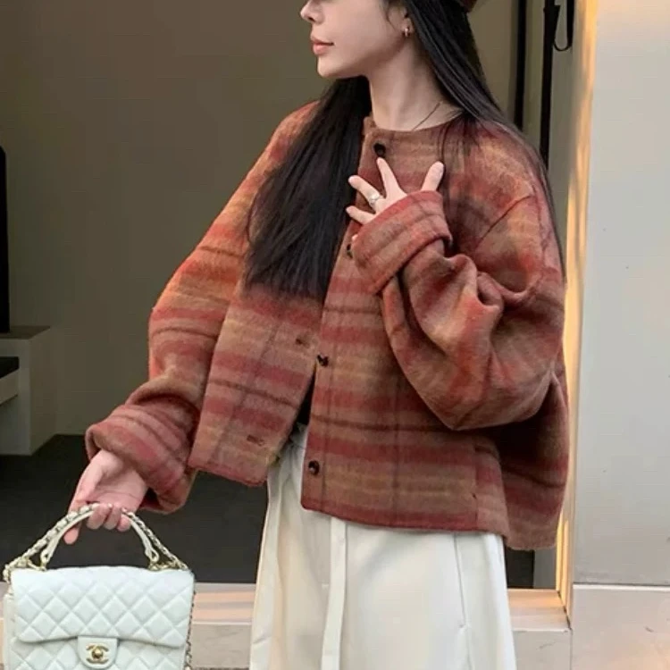 2468--短款七彩格洋气毛呢外套