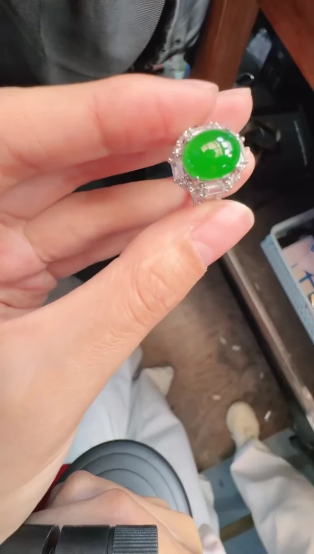 未镶嵌定制翡翠A货有轻微色差属于正常现象，戒指多样性发货1