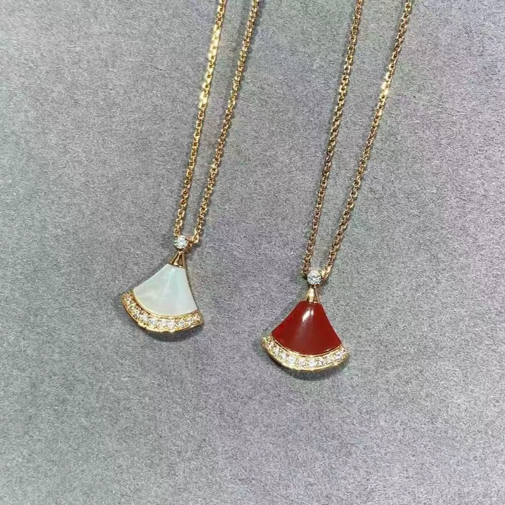 合金项链 铜合金小裙子贝母项链轻奢时尚