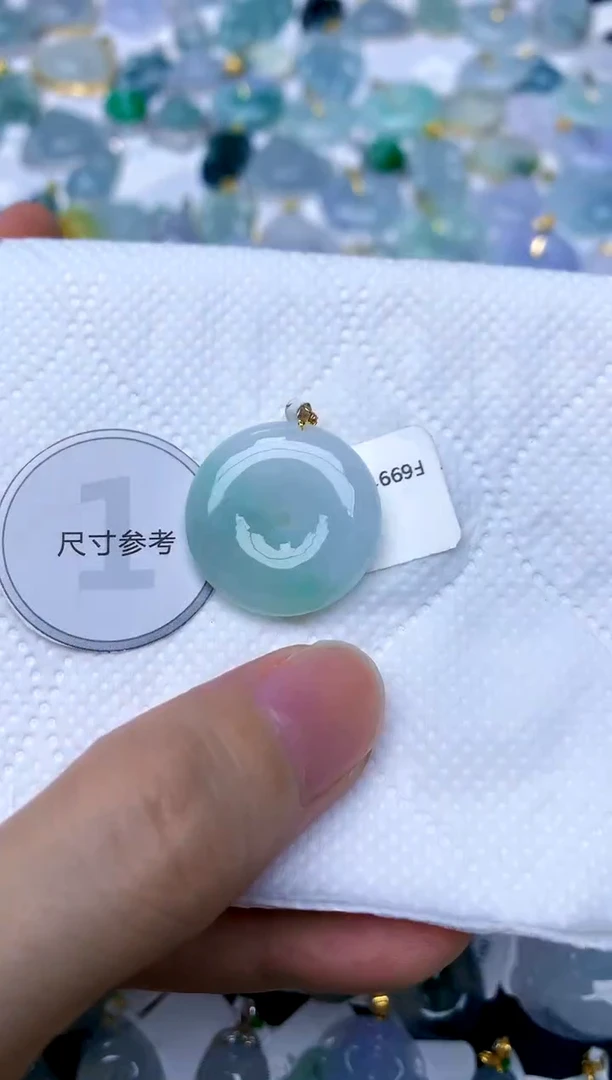 颈饰18K金镶嵌翡翠天然A货翡翠