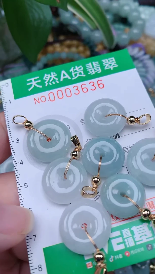 翡翠未镶嵌颈饰.0003636多样性发其中之一