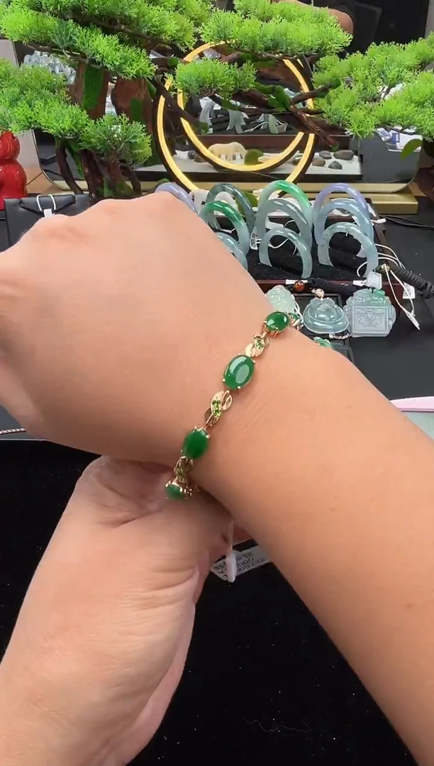 18K金镶嵌手链翡翠手链
