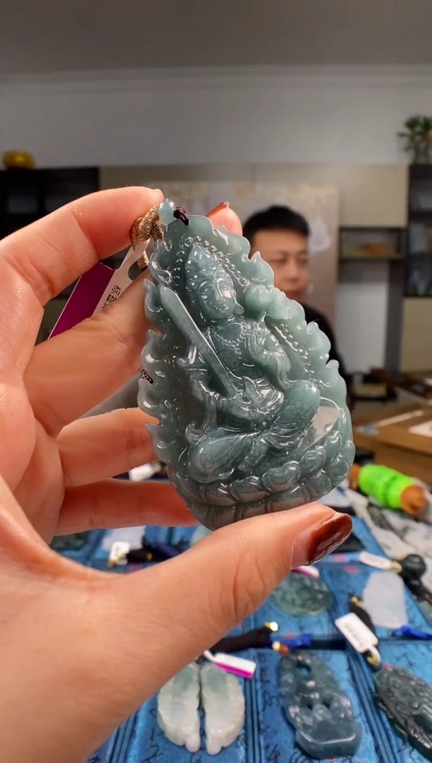 颈饰未镶嵌翡翠 多样性发其一