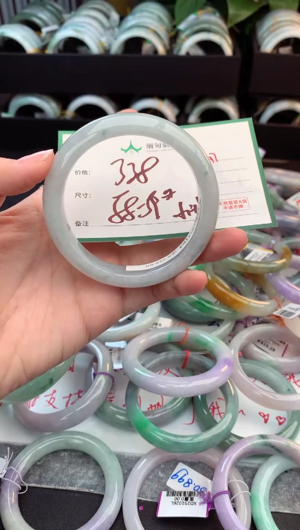 未镶嵌定制翡翠小**姐毛货需精细抛光+多人