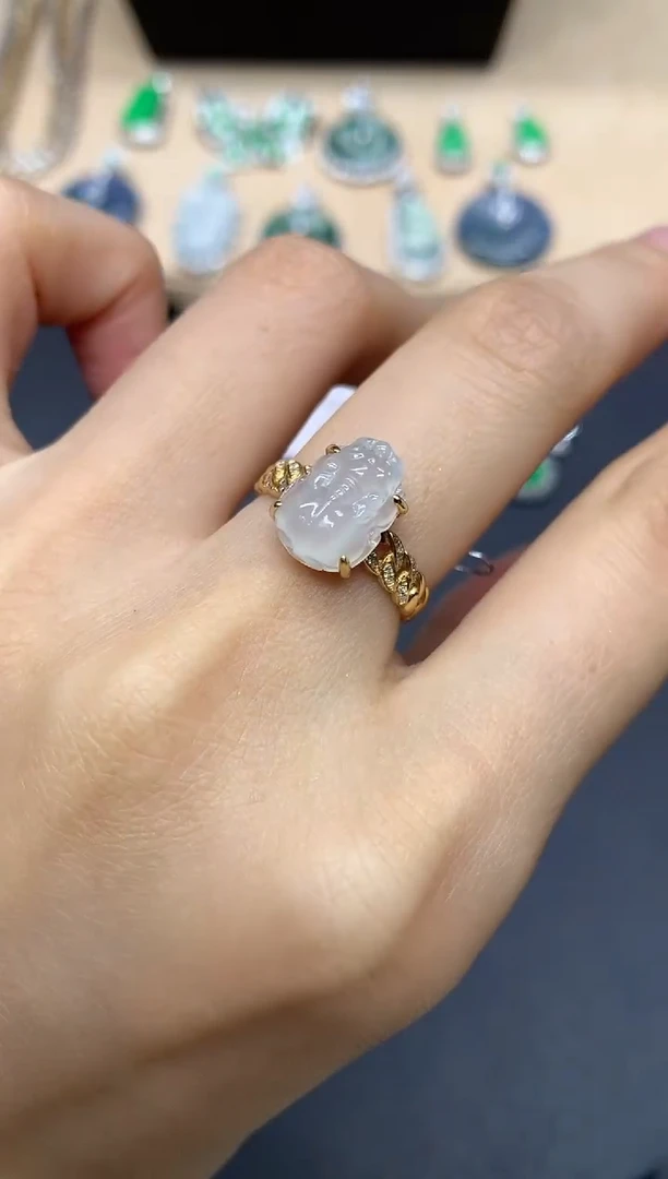 翡翠戒指18K金镶嵌貔貅【无服务费】