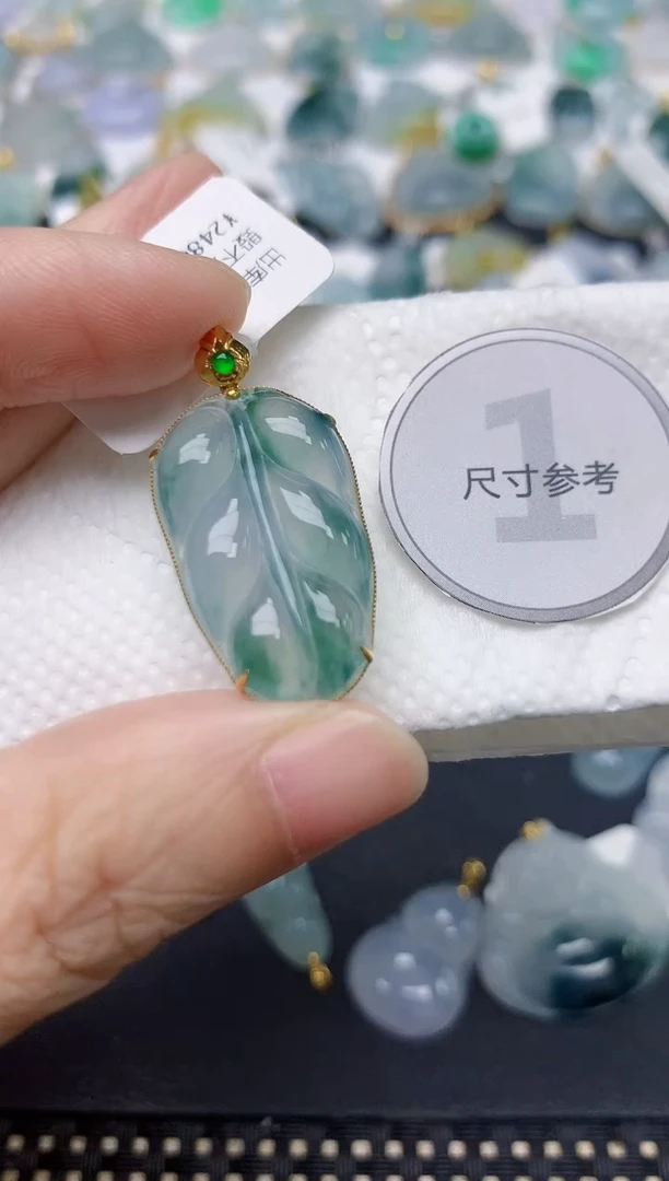 颈饰18K金镶嵌翡翠天然缅甸A货翡翠