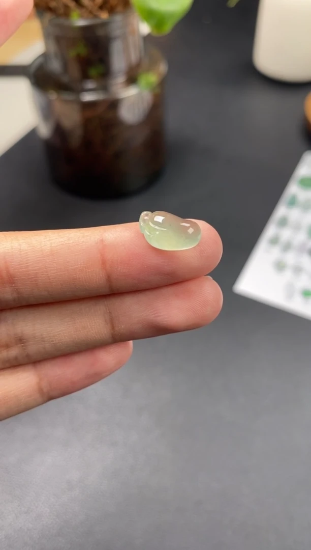 翡翠未镶嵌颈饰翡翠冰种福瓜