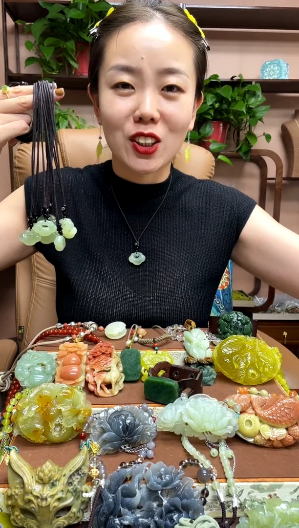 未镶嵌岫玉吊坠多样性发货发其中之一
