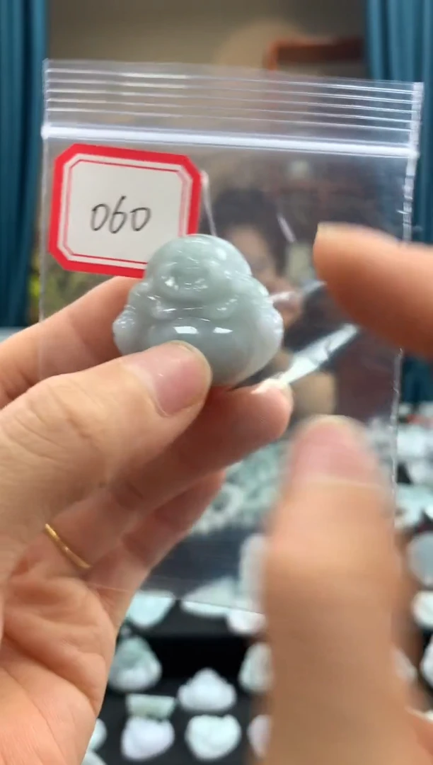 翡翠未镶嵌颈饰佛公060