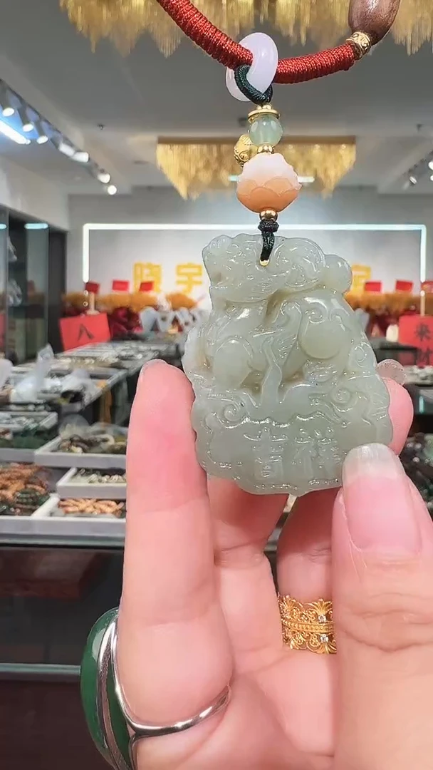 颈饰未镶嵌和田玉戒指