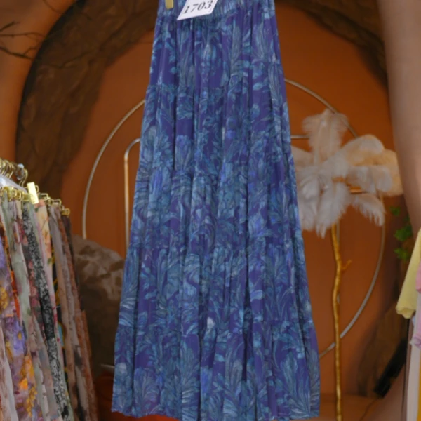 1703 2025夏季新款气质显瘦小众半身裙Q3487