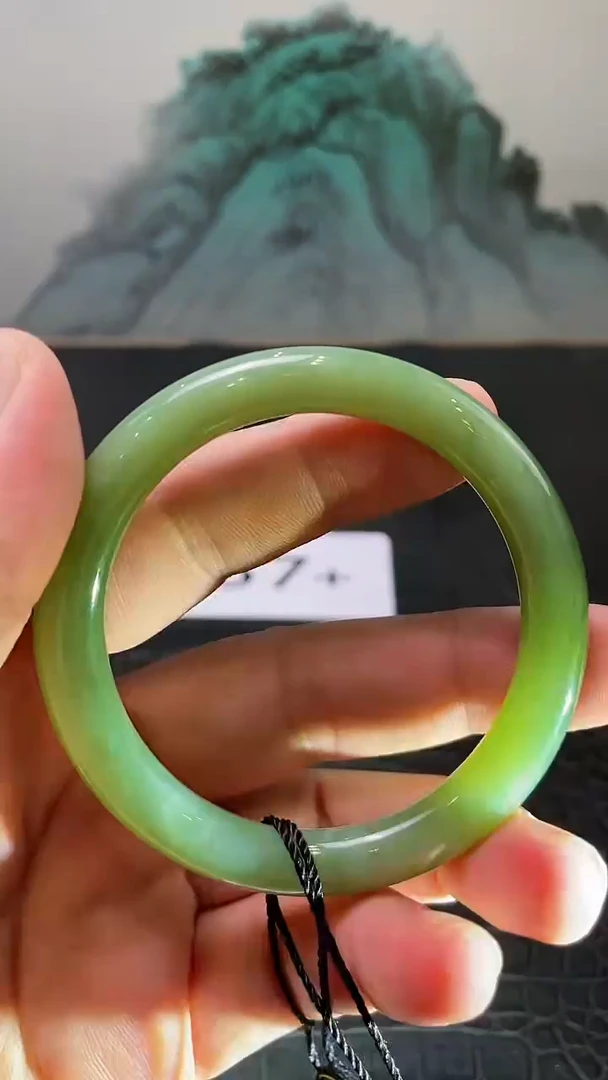 和田玉（碧玉）手镯未镶嵌一个