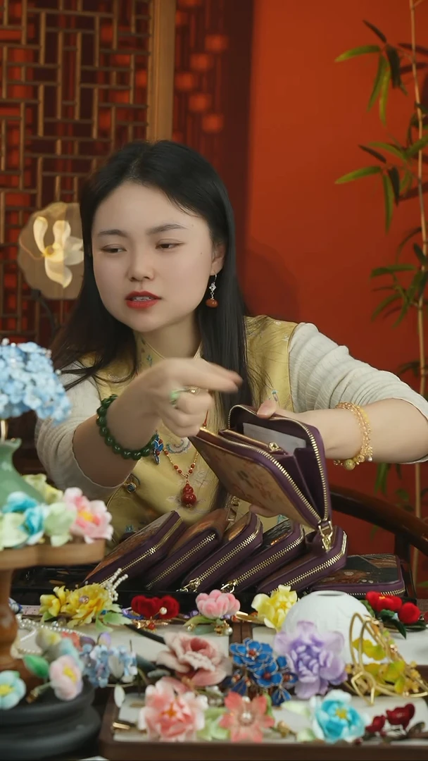 刺绣钱包随机发一个
