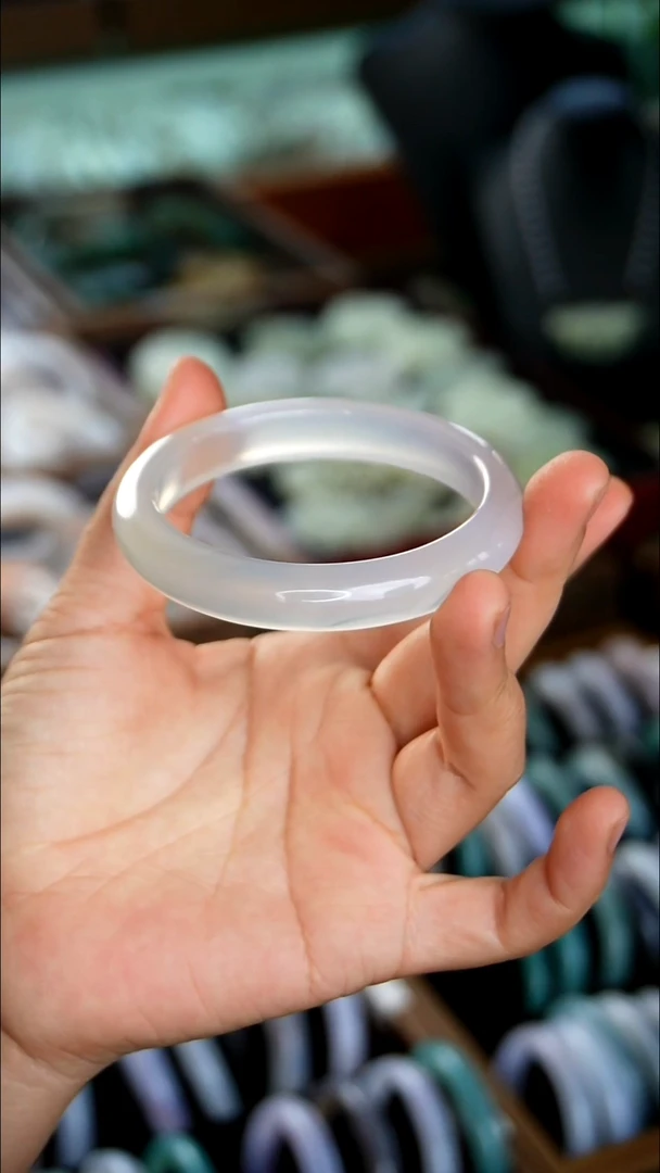 未镶嵌镯子玛瑙/玉髓3.9    57.8