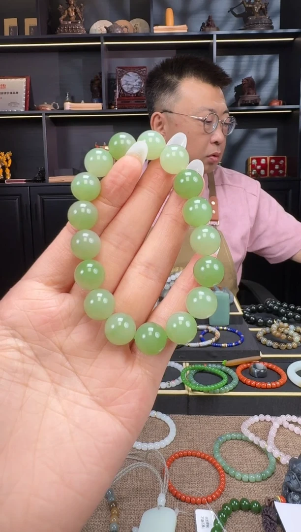 和田玉未镶嵌颈饰13mm翠青手串