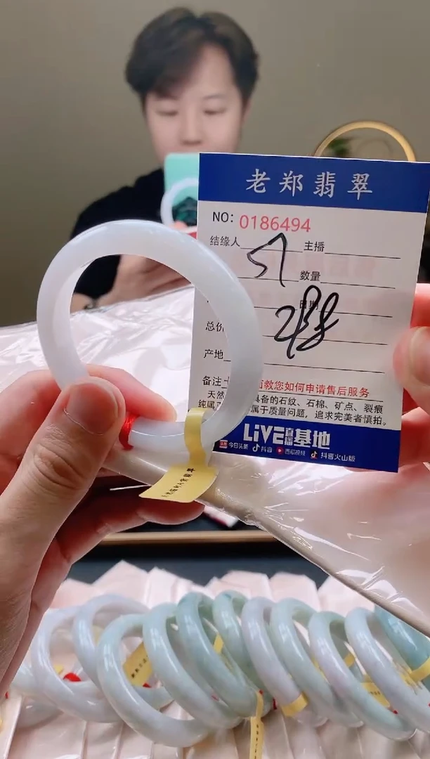 翡翠手镯未镶嵌AAAAAA