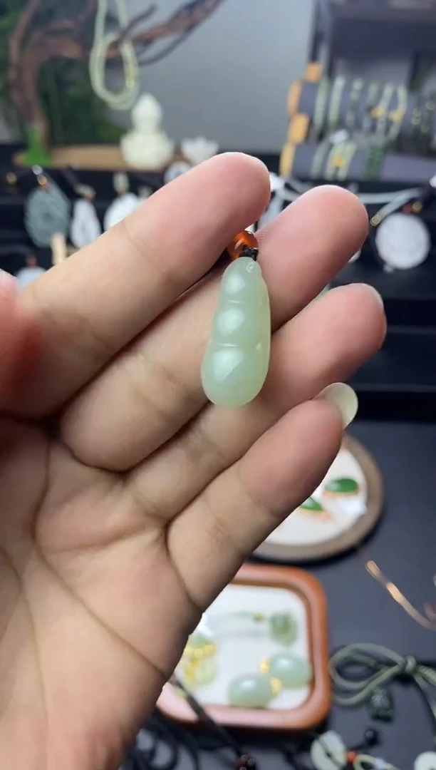 颈饰未镶嵌和田玉1