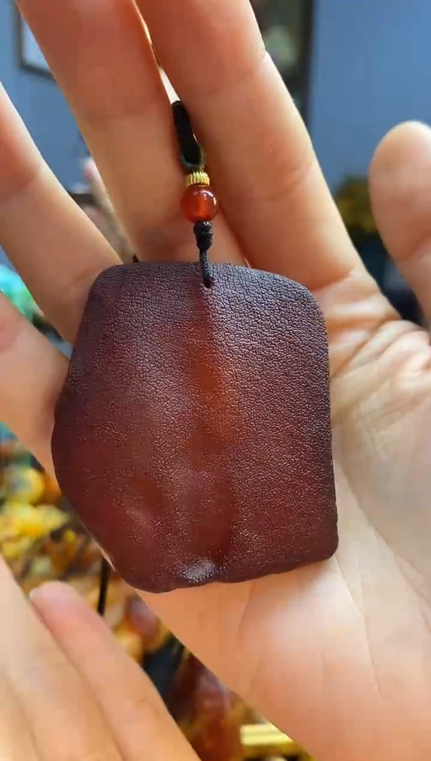 未镶嵌颈饰琥珀吊坠