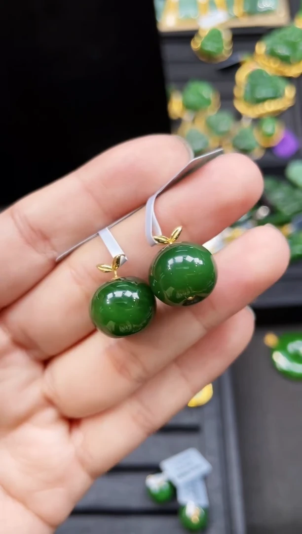 【闪购商品】和田玉18K金镶嵌吊坠16MM 多样性发一