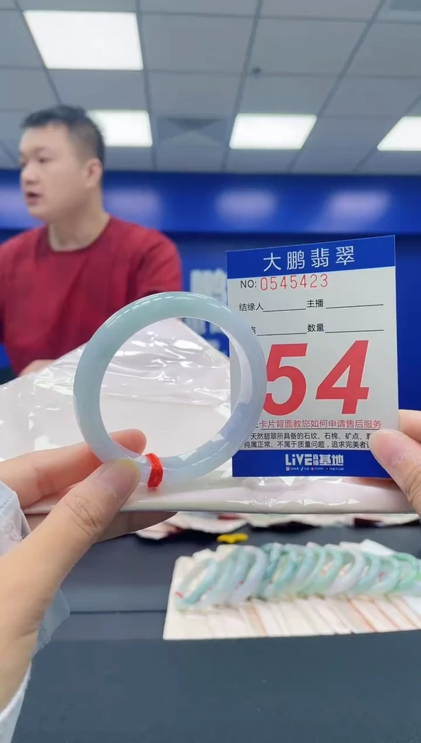 翡翠手镯未镶嵌吃?AAAAAAAA