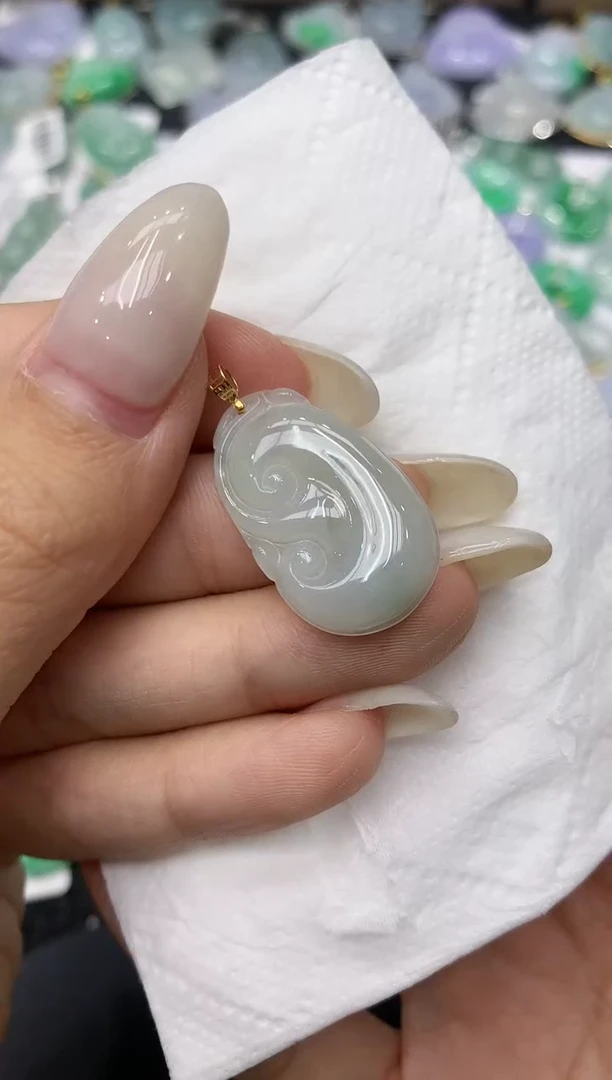 颈饰18K金镶嵌翡翠1