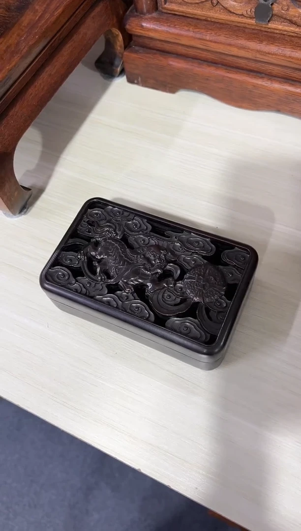 木木 紫檀雕刻狮子滚绣球香盒