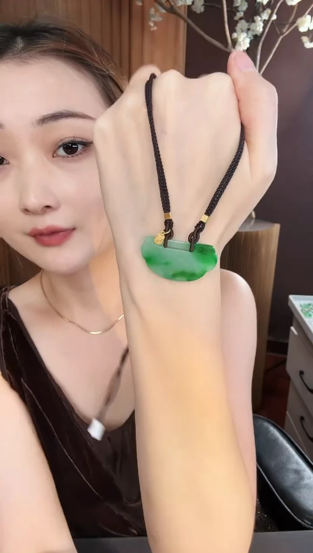 颈饰未镶嵌翡翠吊坠