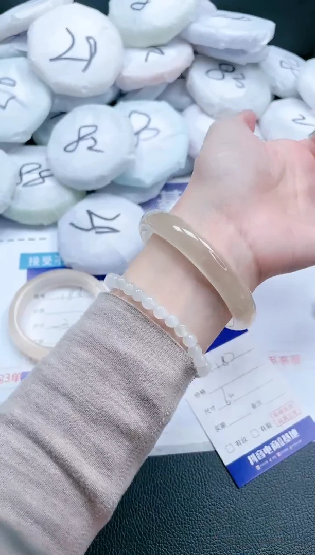 【闪购商品】石英质玉手镯未镶嵌 香槟金手镯-60