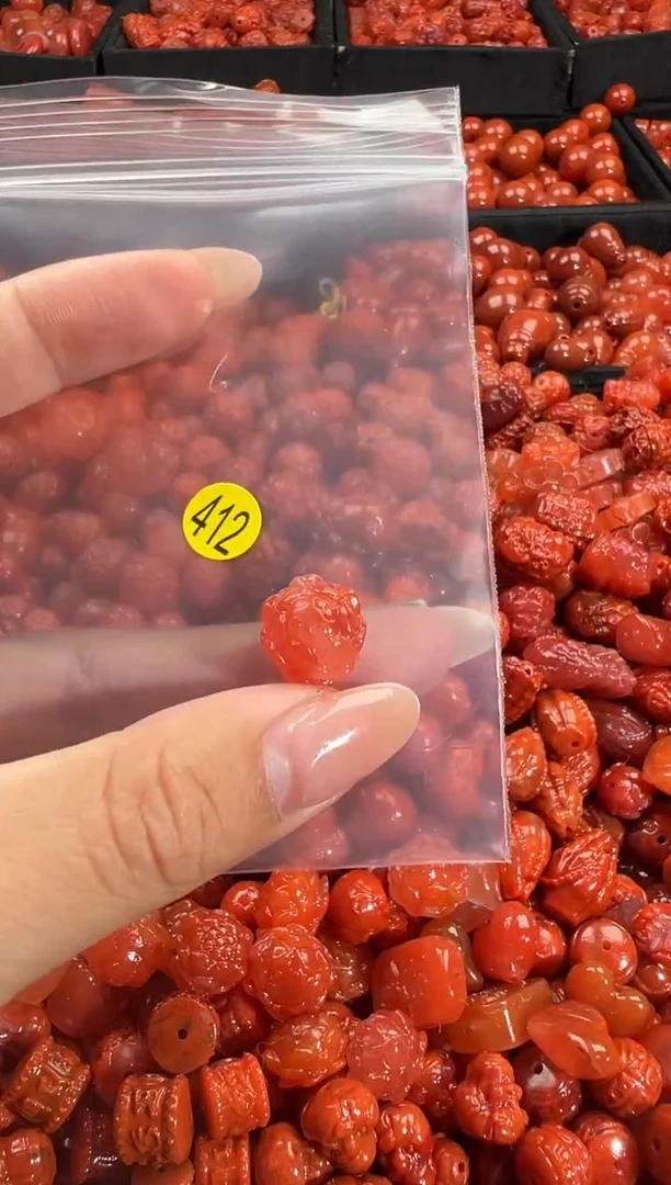 颈饰未镶嵌南红玛瑙多**贝1