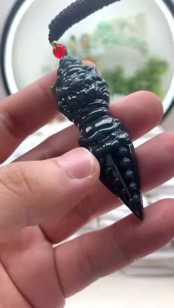 颈饰未镶嵌翡翠降魔杵