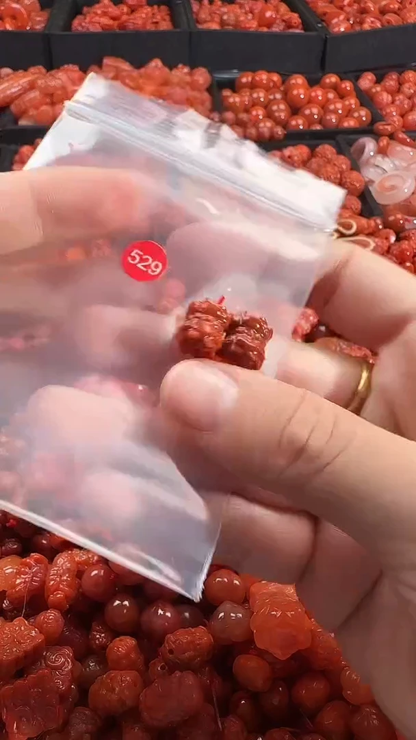 颈饰未镶嵌南红玛瑙1