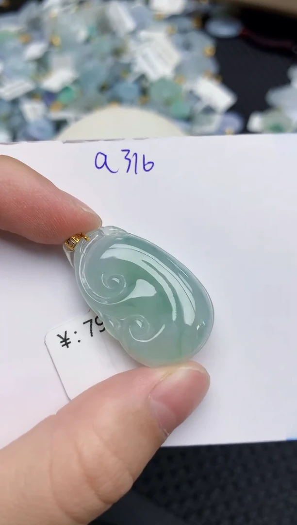 翡翠18K金镶嵌颈饰天然缅甸A货翡翠