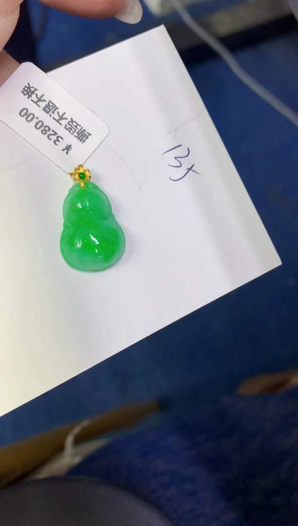 颈饰18K金镶嵌翡翠缅甸天然翡翠A货