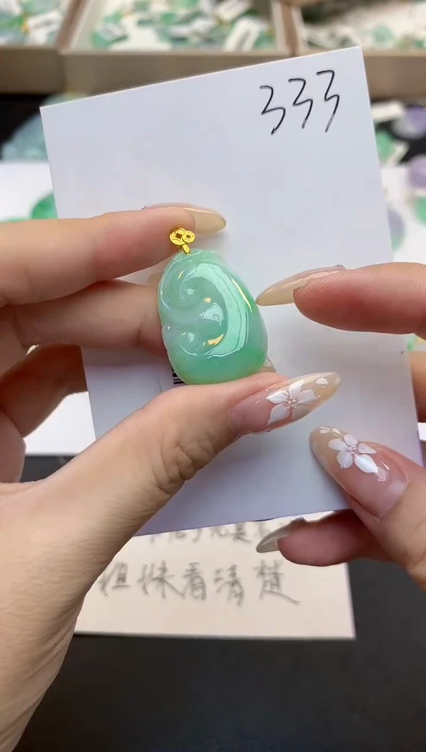 颈饰18K金镶嵌翡翠天然缅甸a货翡翠