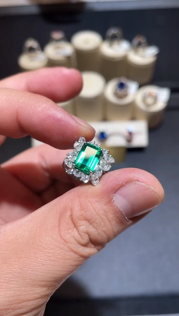 铂Pt900镶嵌戒指祖母绿2.88ct