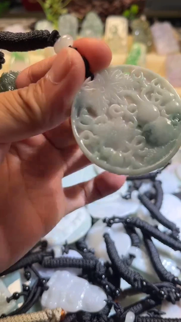 翡翠未镶嵌颈饰7/05/019