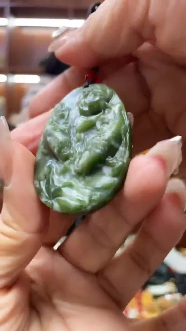 未镶嵌岫玉吊坠